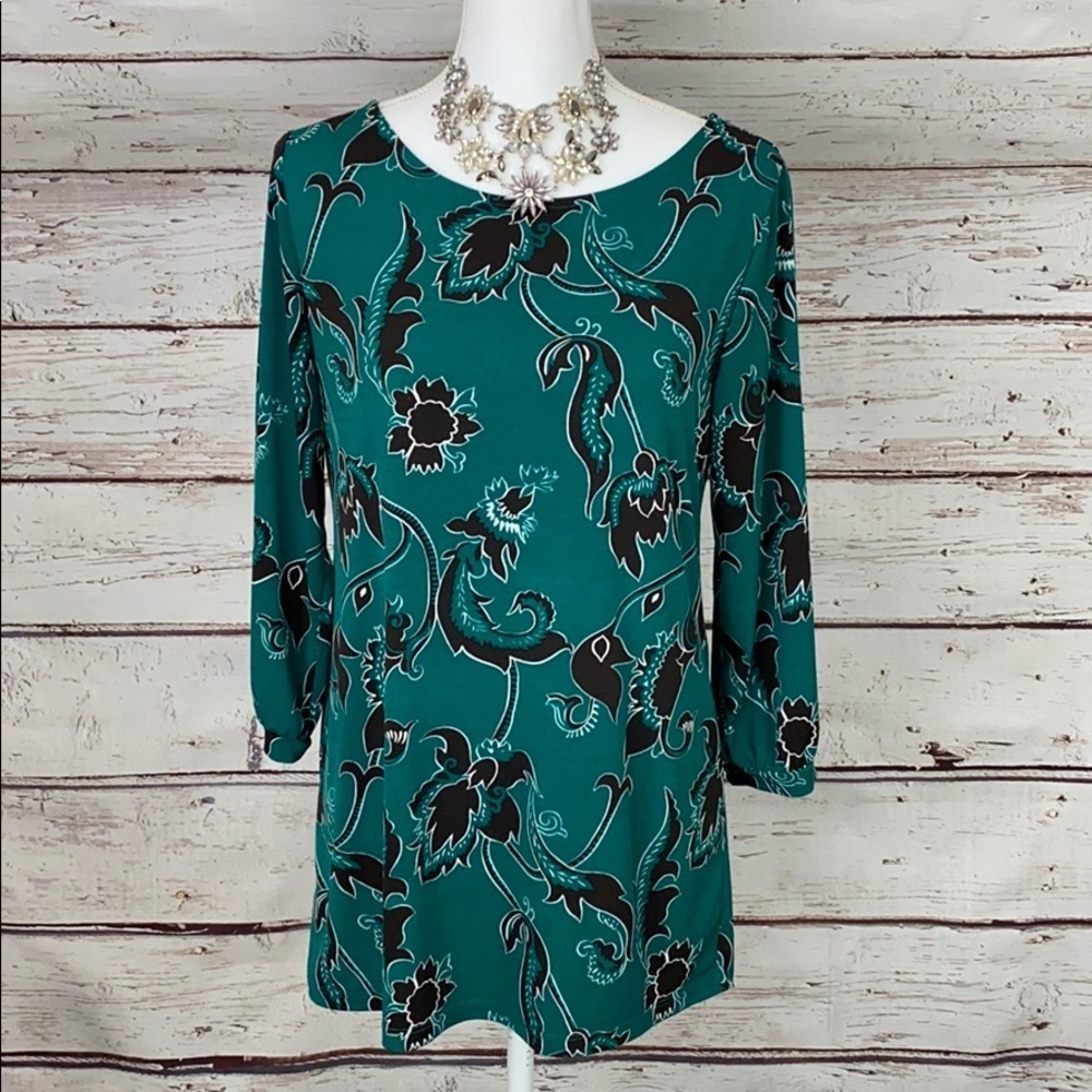 Ann Taylor Green/Black Floral Medium Top